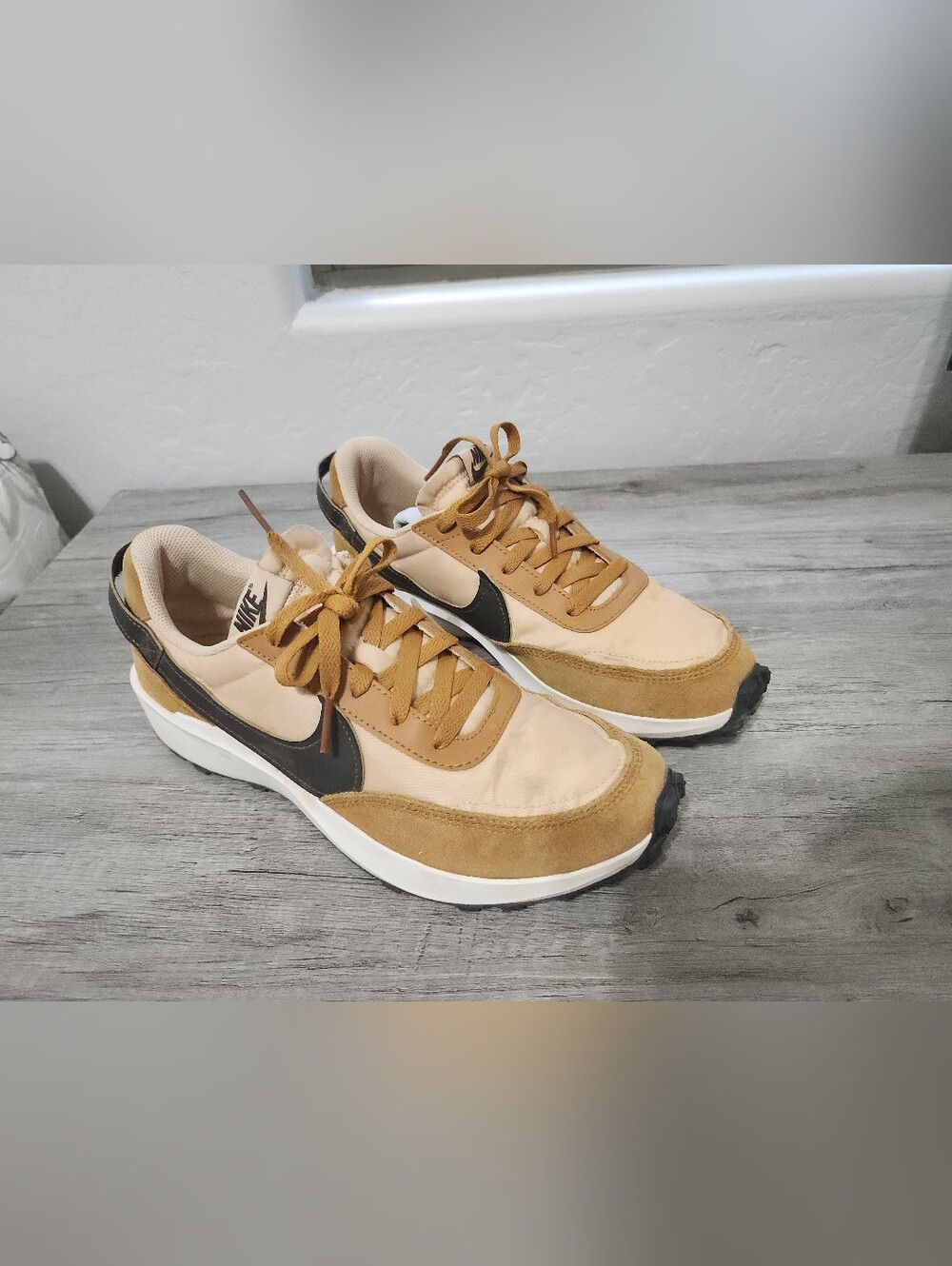 Nike Men's Tan and Black Retro-Style Sneakers